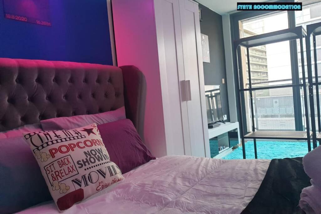 80S Retro 1Bed Studio Serviced Apartment Canary Wharf Perfect For Solo & Couple Travellers Londres Exterior foto