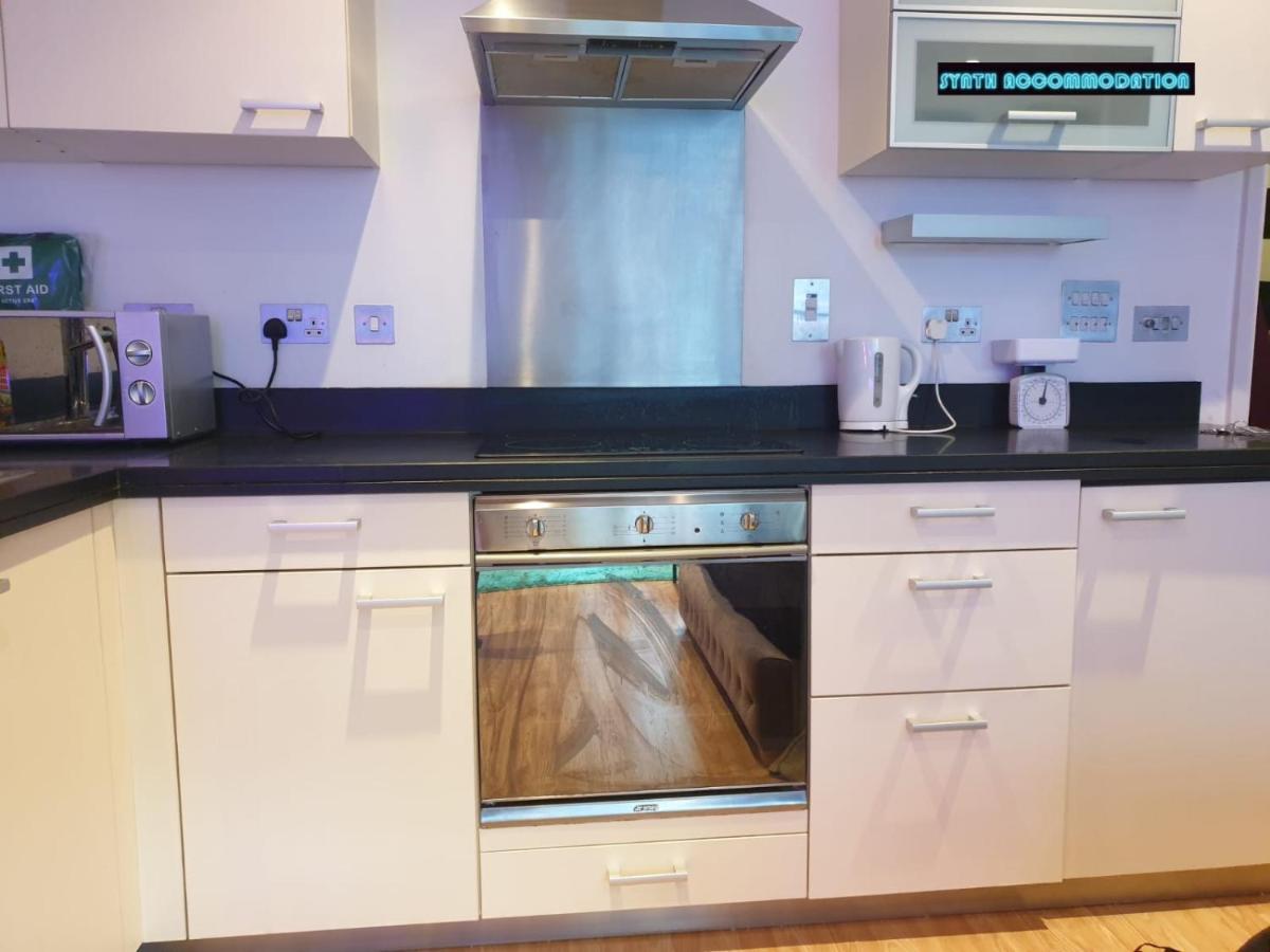 80S Retro 1Bed Studio Serviced Apartment Canary Wharf Perfect For Solo & Couple Travellers Londres Exterior foto